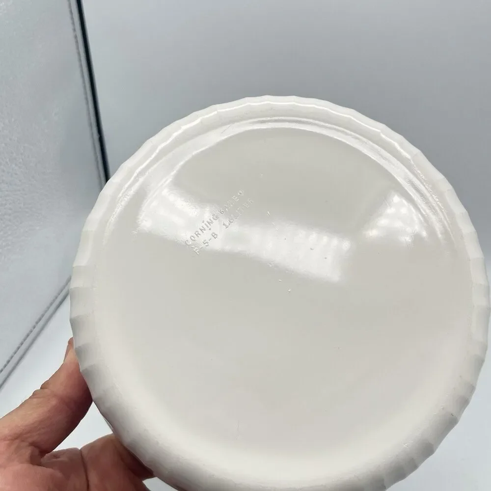 Vintage Corning Ware F-5-B French White 1.6 L Casserole Dish with No Lid